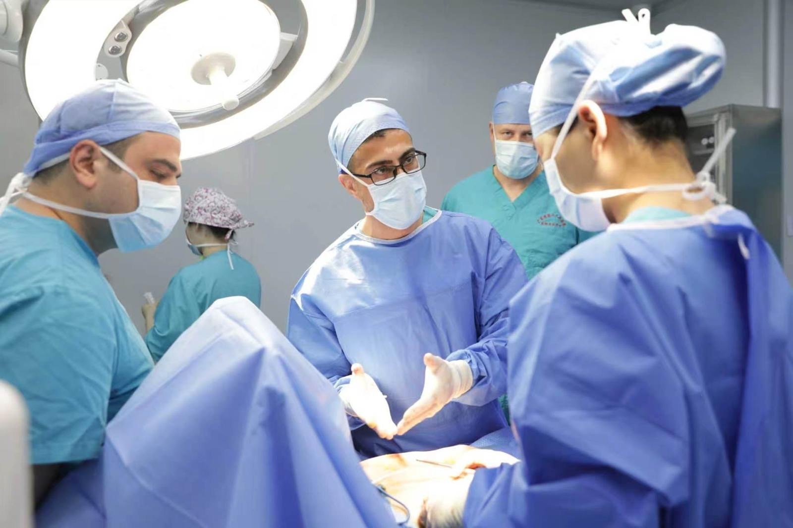 Guangzhou’da Dr. Wenlin Wang’ın merkezinde ameliyathane